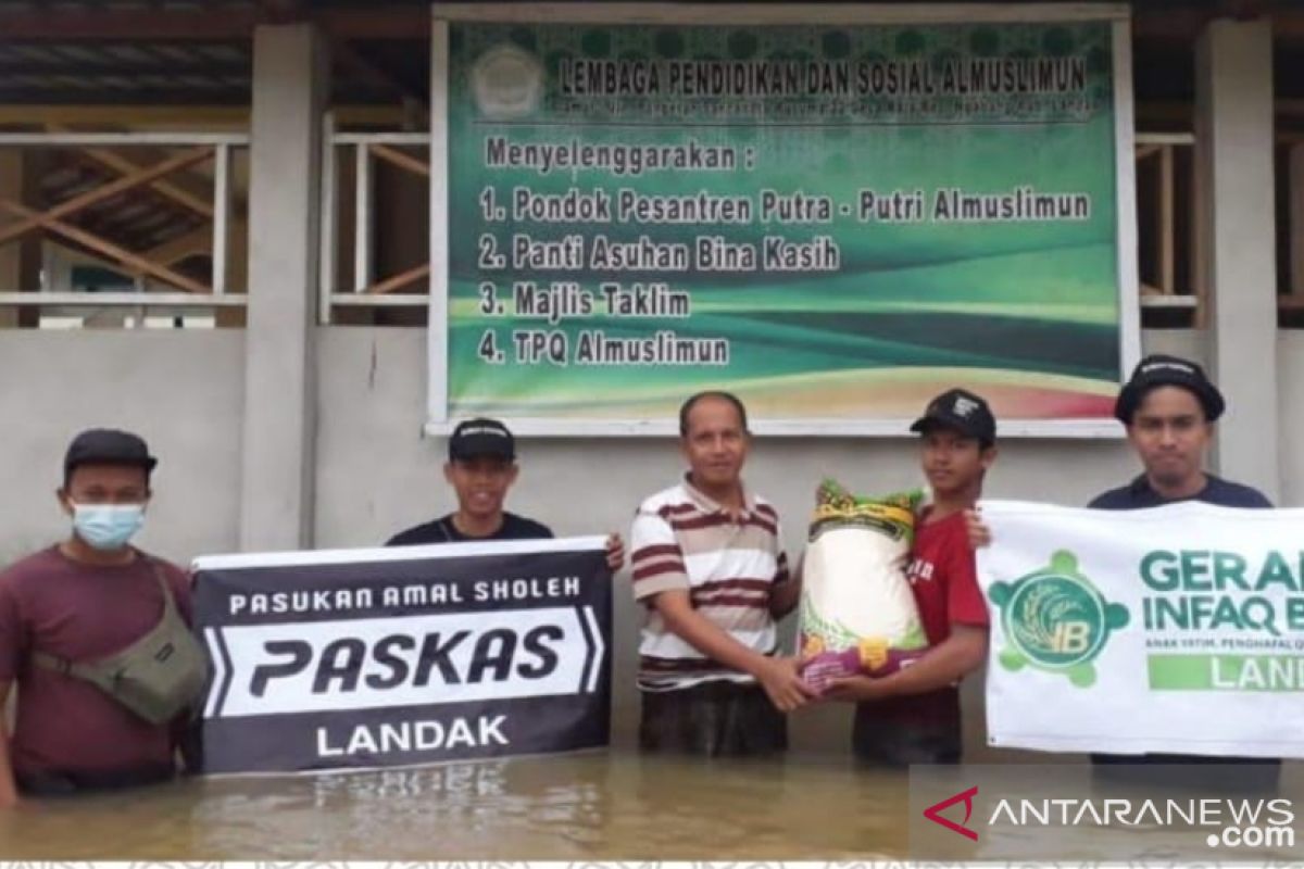 Paskas distribusikan beras untuk warga terdampak banjir di Kalbar