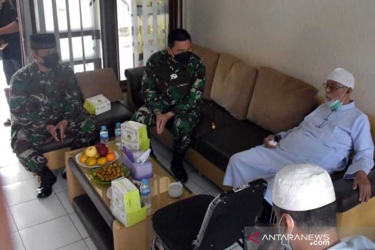 Komandan Korem 074/Warastratama serahkan bantuan APD di Ponpes Ngruki