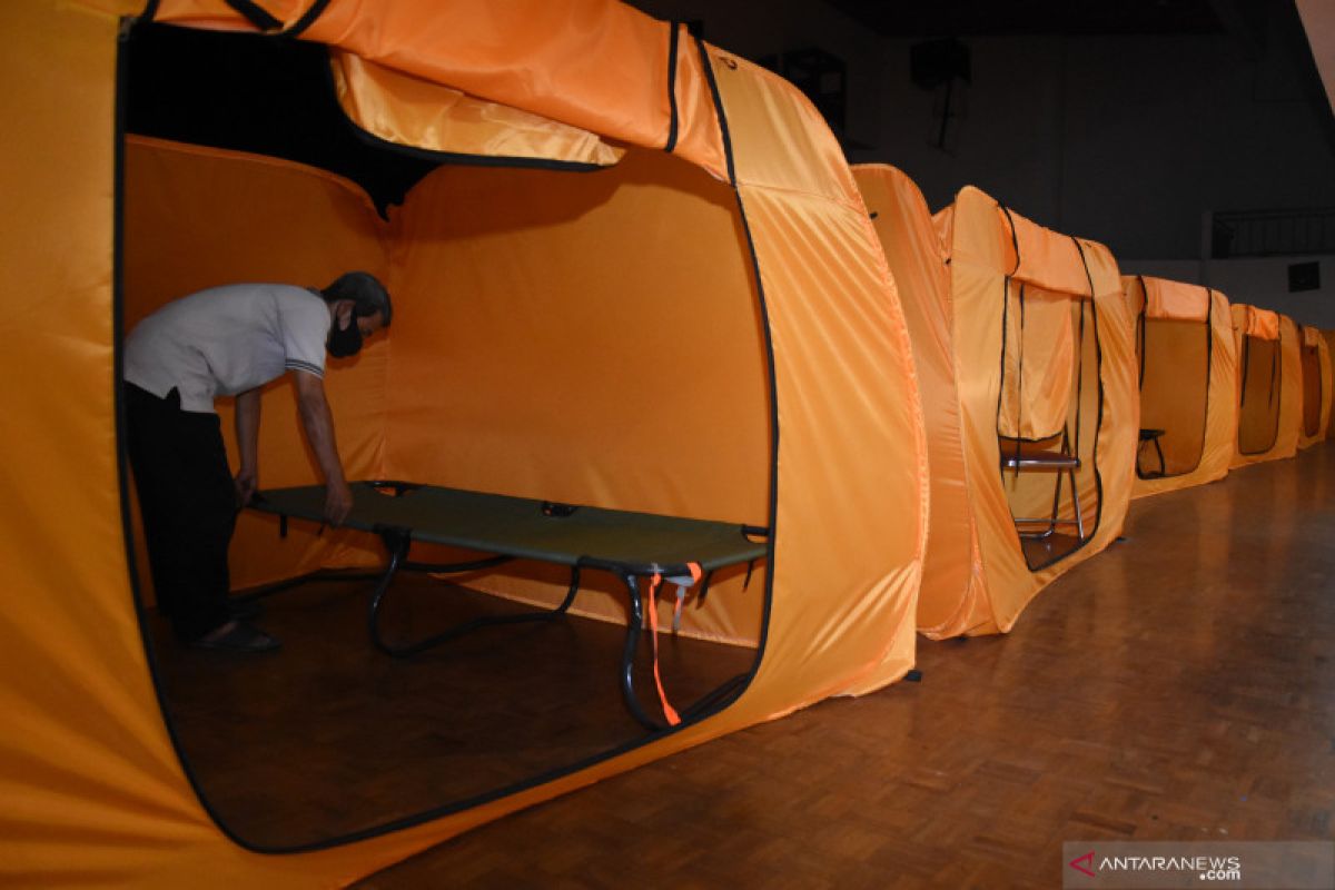 Pengungsi banjir terpapar COVID-19 disiapkan tenda khusus