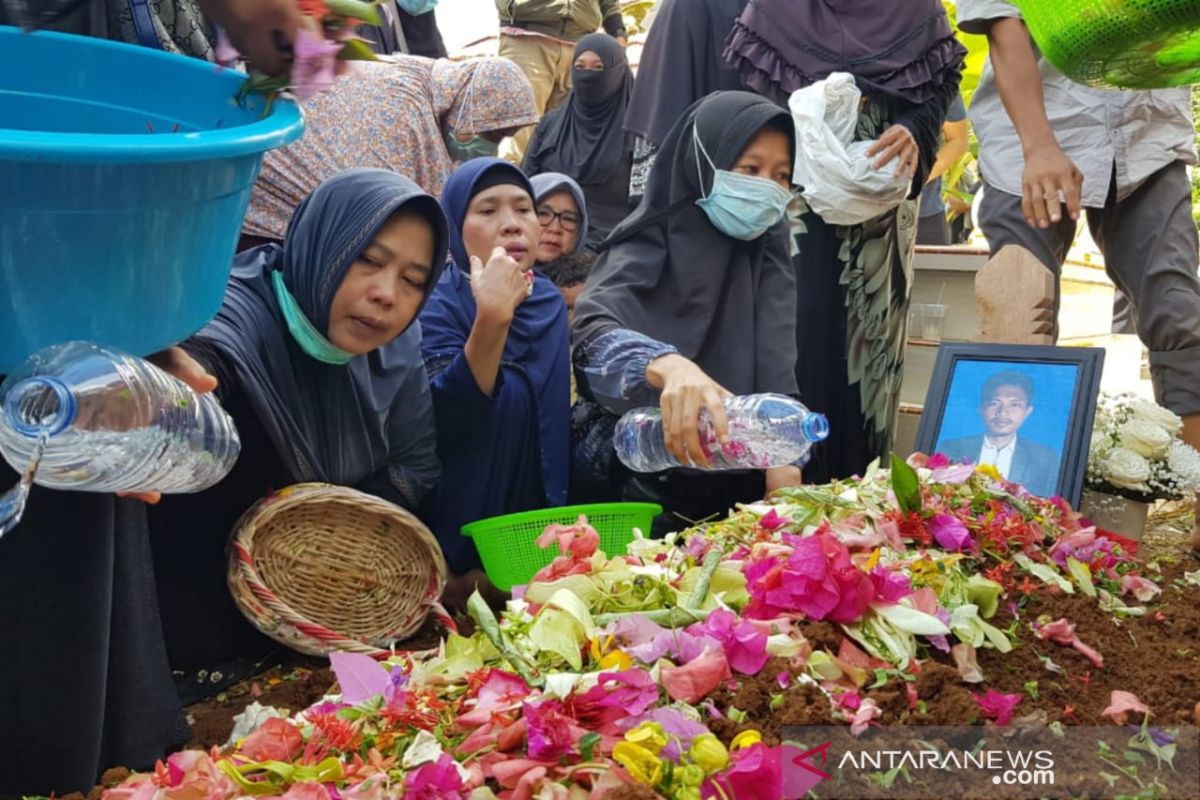 Dilepas ikhlas keluarga, korban Sriwijaya Air asal Lubuklinggau dimakamkan