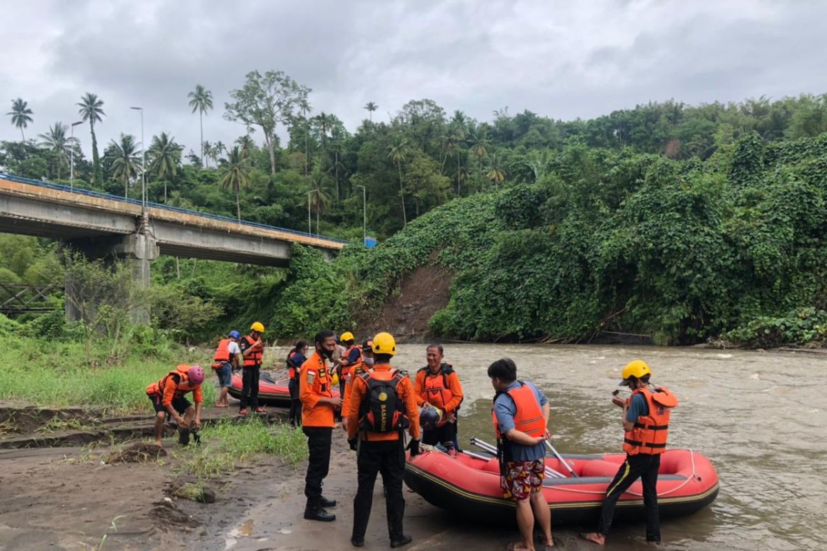 Tim SAR Gabungan sisir sungai cari anak hanyut