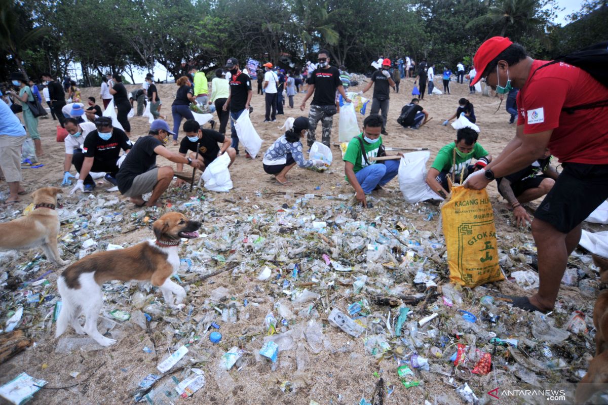 Pemkab apresiasi masyarakat Badung ikut bersihkan sampah pantai