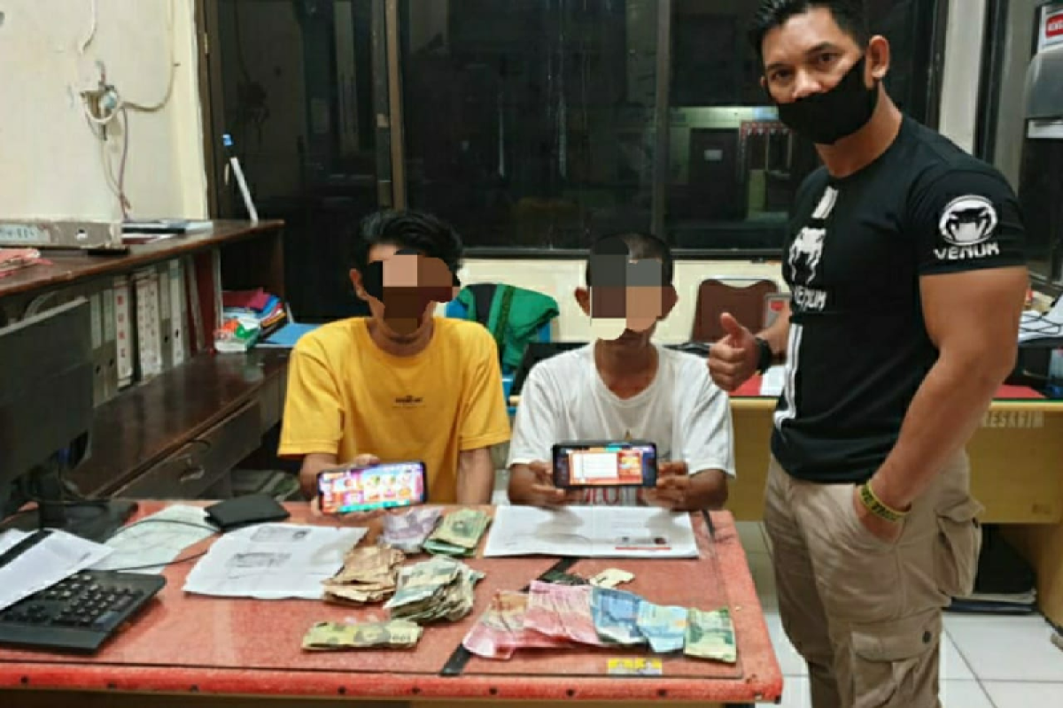 Dua pemuda Simeulue ditangkap polisi saat jual beli chip domino