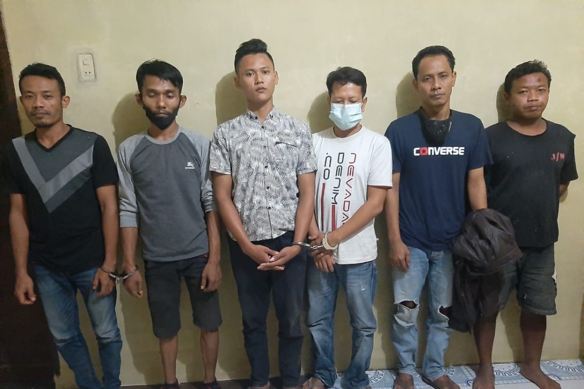 Polsek Binjai Timur tangkap enam orang laki-laki sedang memakai sabu-sabu