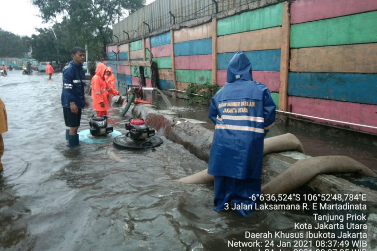 Genangan di Jalan RE Martadinata Jakut mulai surut