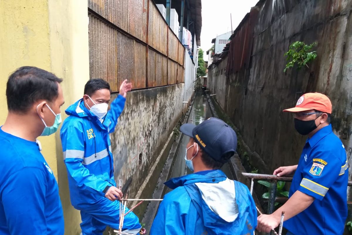 Camat dan lurah Jakarta Selatan diminta monitor titik genangan air