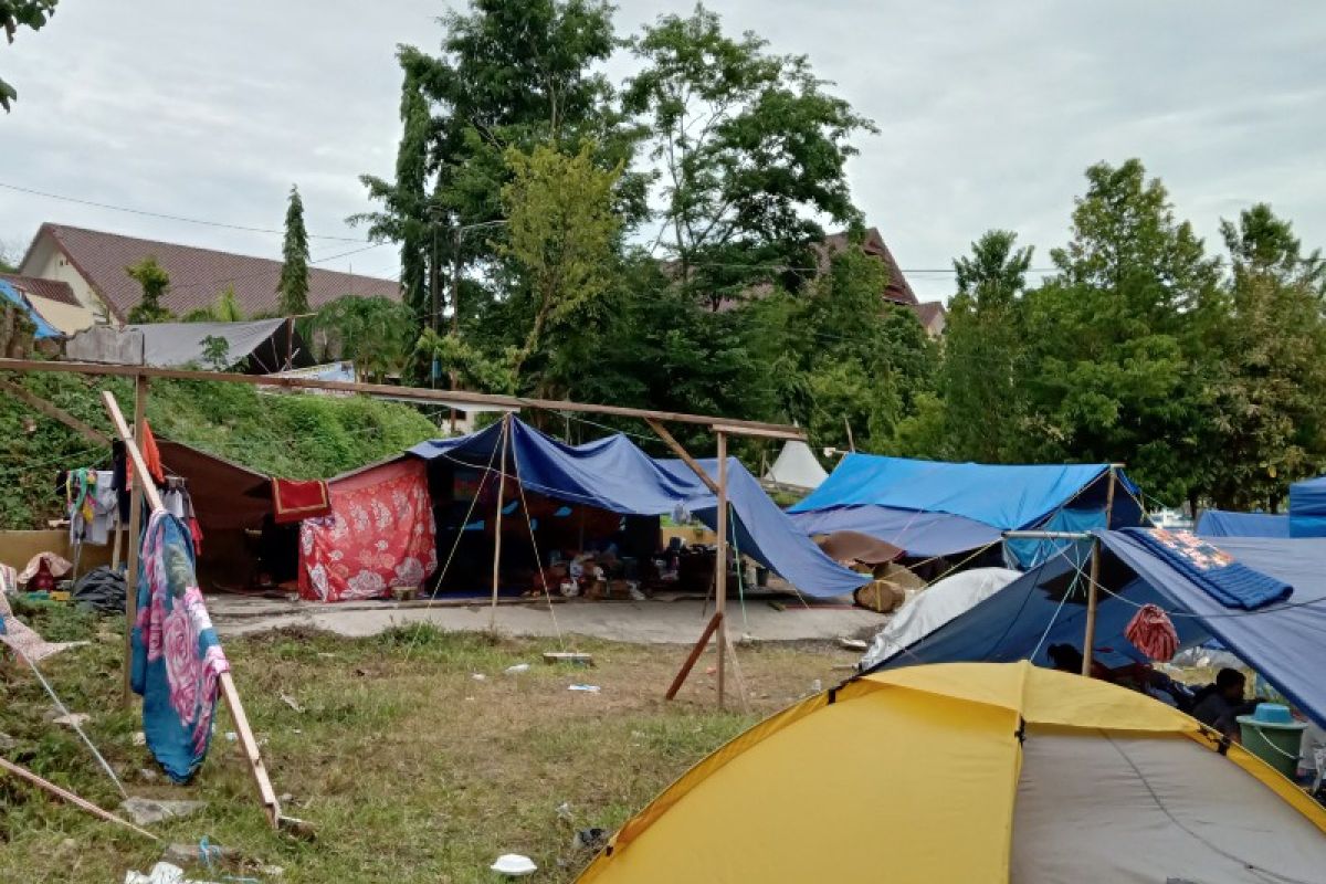 Ribuan pengunsi Mamuju belum mau pulang