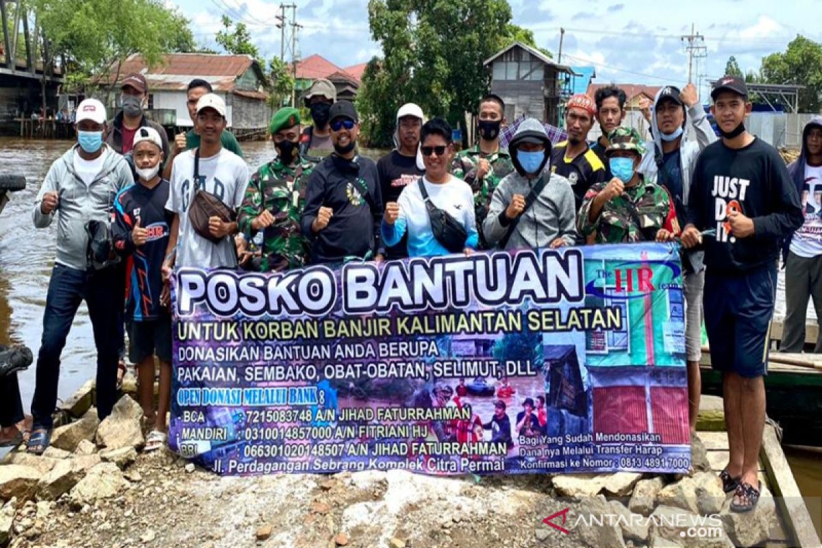 Sat Intelkam dan Timsus Polresta Banjarmasin salurkan sembako ke korban banjir