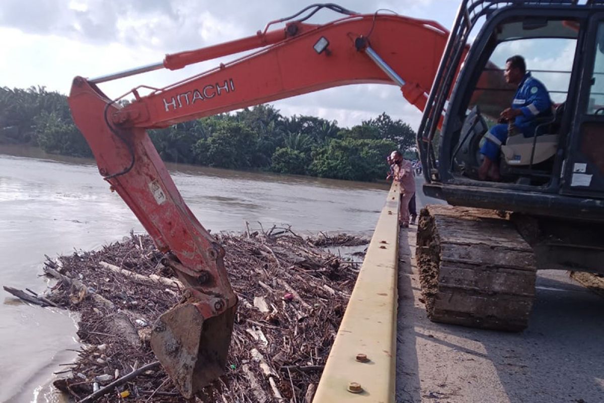 Pertamina bersihkan material banjir Aceh Tamiang