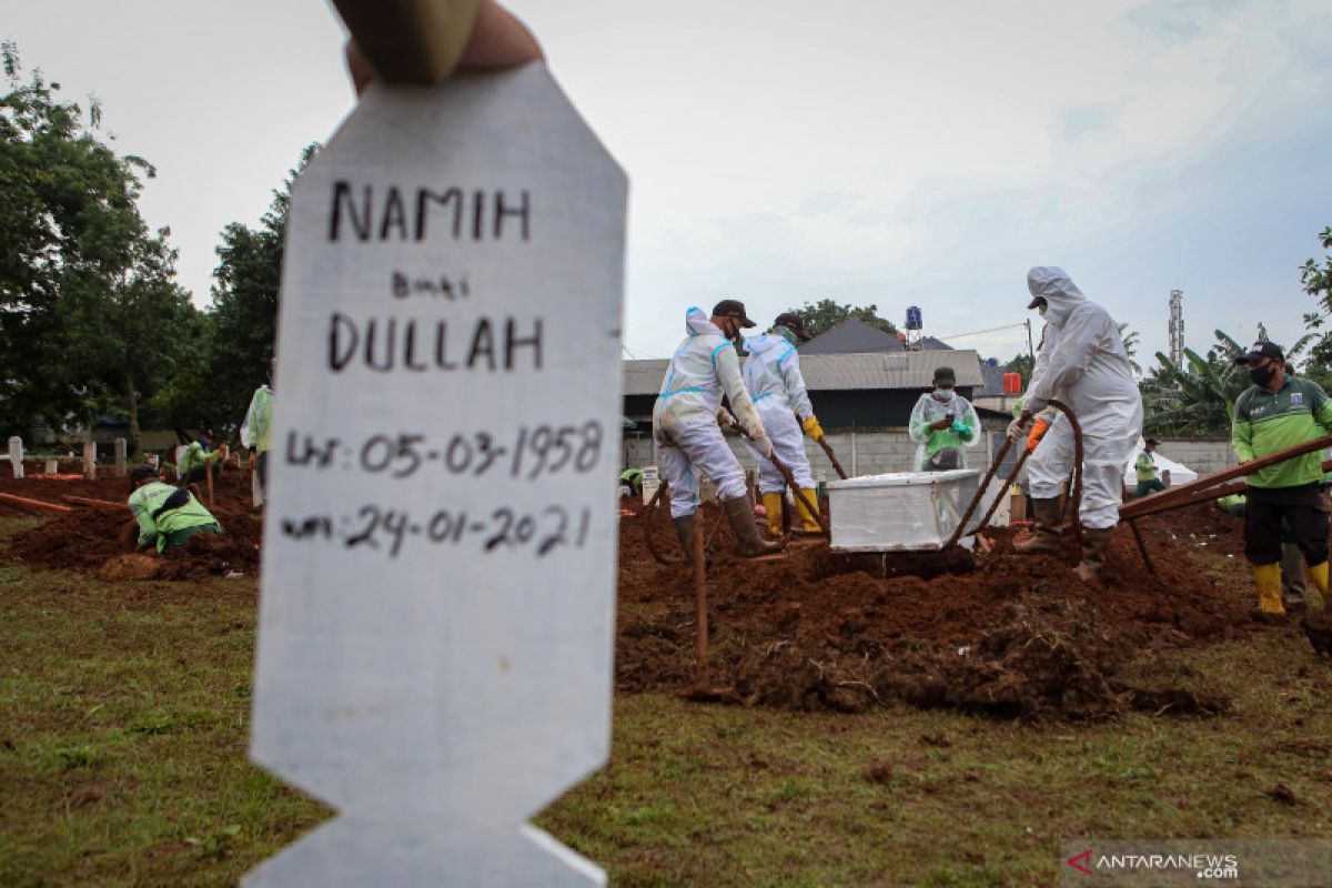 DKI Jakarta perkecil ukuran lubang kuburan jenazah COVID-19