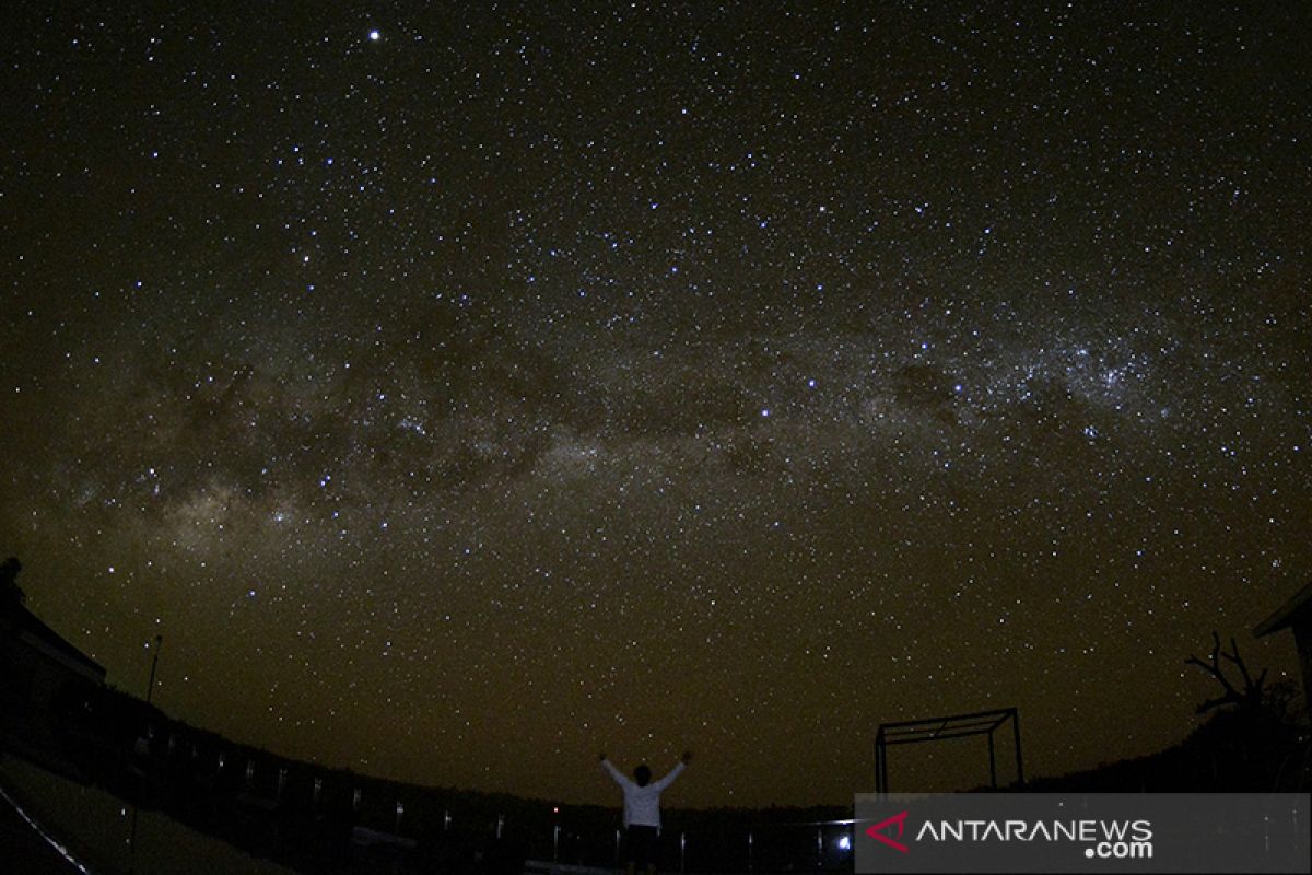 Lapan: Dentuman di langit Bali diduga dari meteor jatuh