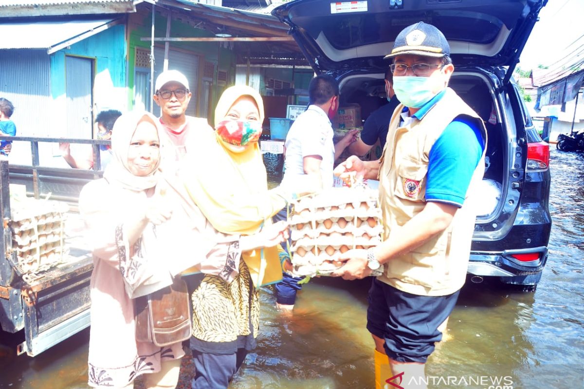 Rektor ULM salurkan bantuan untuk korban banjir