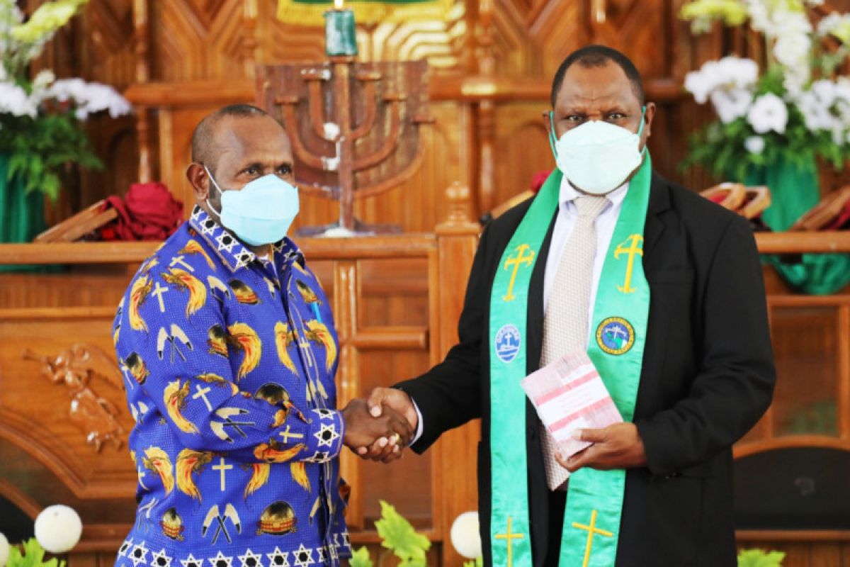 Demokrat Papua beri bantuan Rp100 juta jemaat GKI Kasih Jayapura