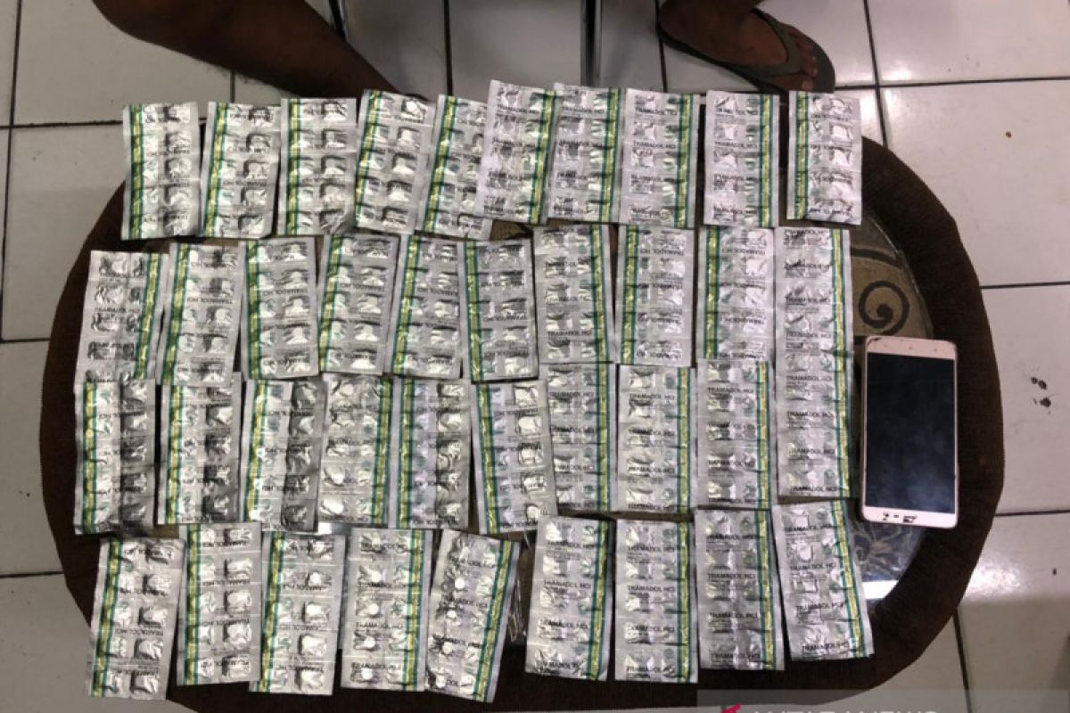 Edarkan ratusan butir obat keras ilegal, seorang pemuda asal Cibatu ditangkap