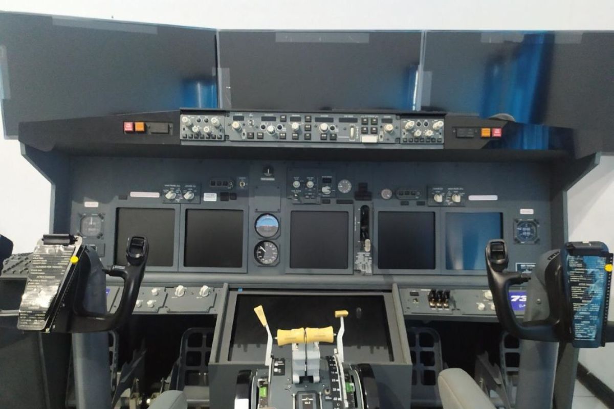 SMK Penerbangan Cakra Nusantara Denpasar miliki Simulator Boeing 737-800 NG-K