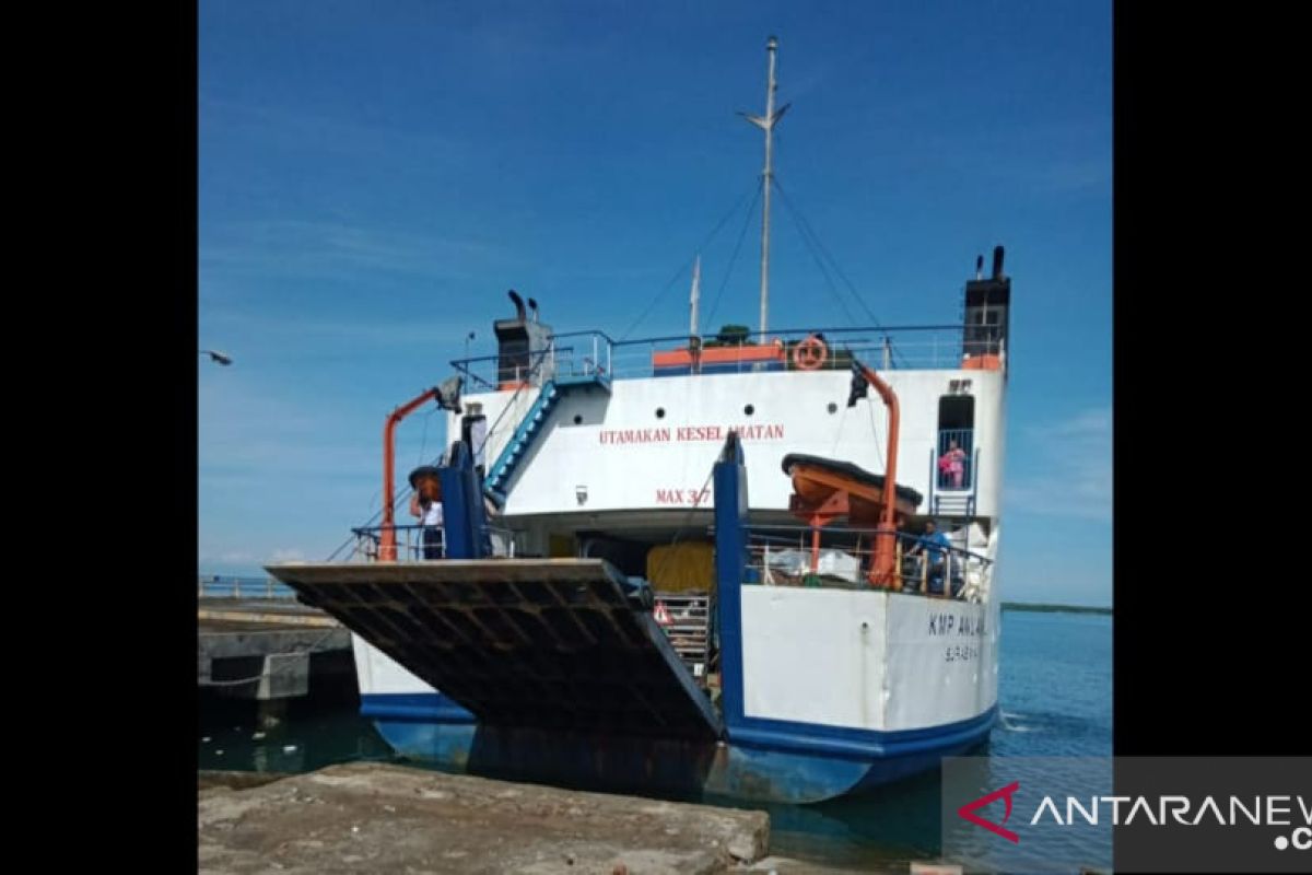 Keberangkatan Kapal tujuan Garongkong tertunda akibat cuaca buruk