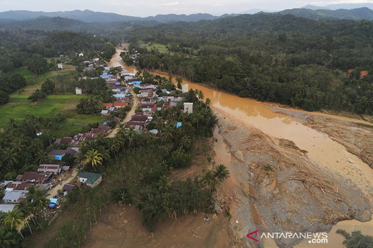 Video-Walhi berikan keterangan terkait penyebab banjir di Kabupaten HST dan Kalsel