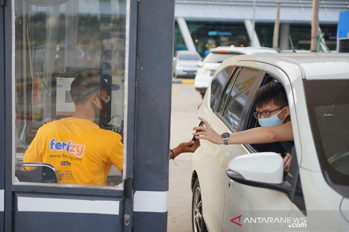 Luhut dorong ASDP terapkan digitalisasi seluruh pelabuhan