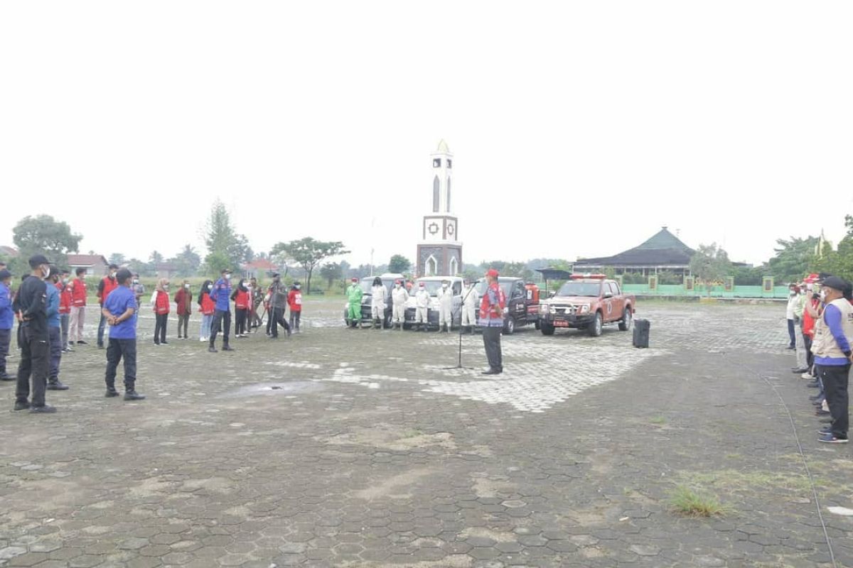 Pringsewu lakukan penyemprotan disinfektan untuk tekan penyebaran COVID-19