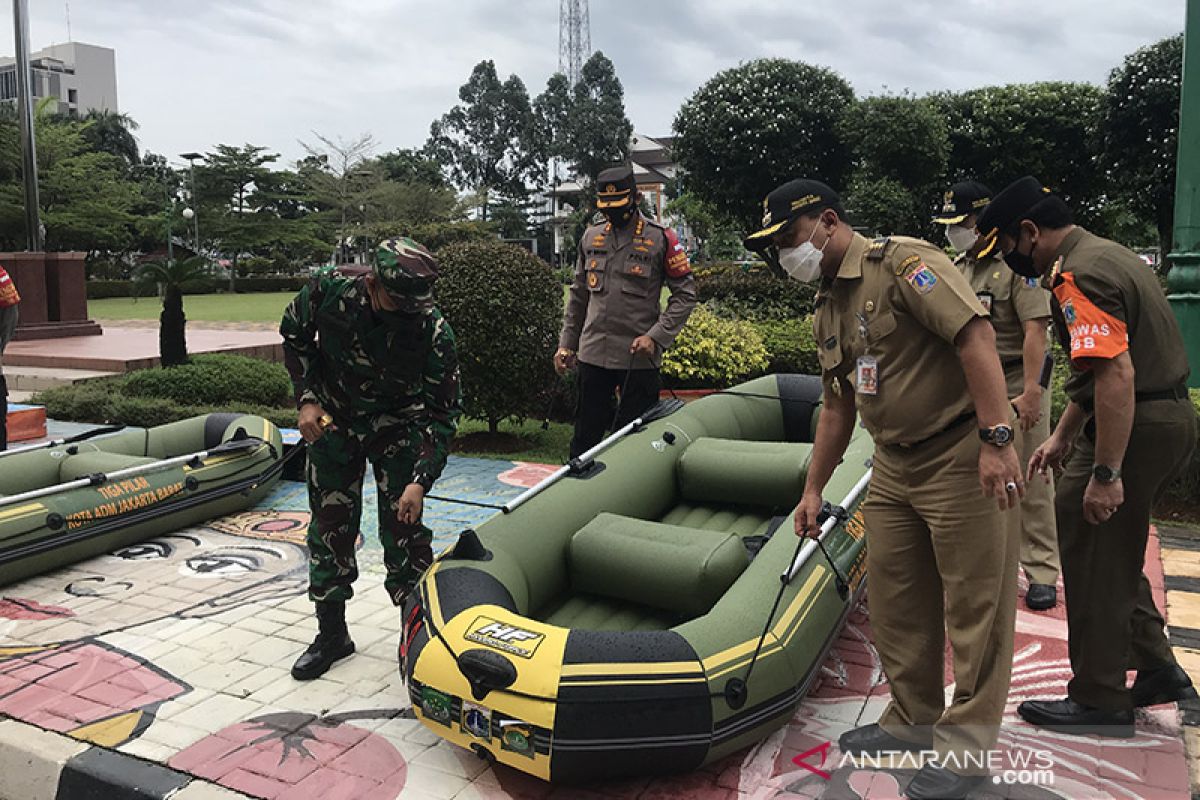 Pemkot Jakbar tambah sarana evakuasi antisipasi banjir