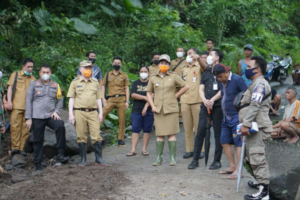 Bupati Sitaro kunjungi lokasi terdampak banjir bandang