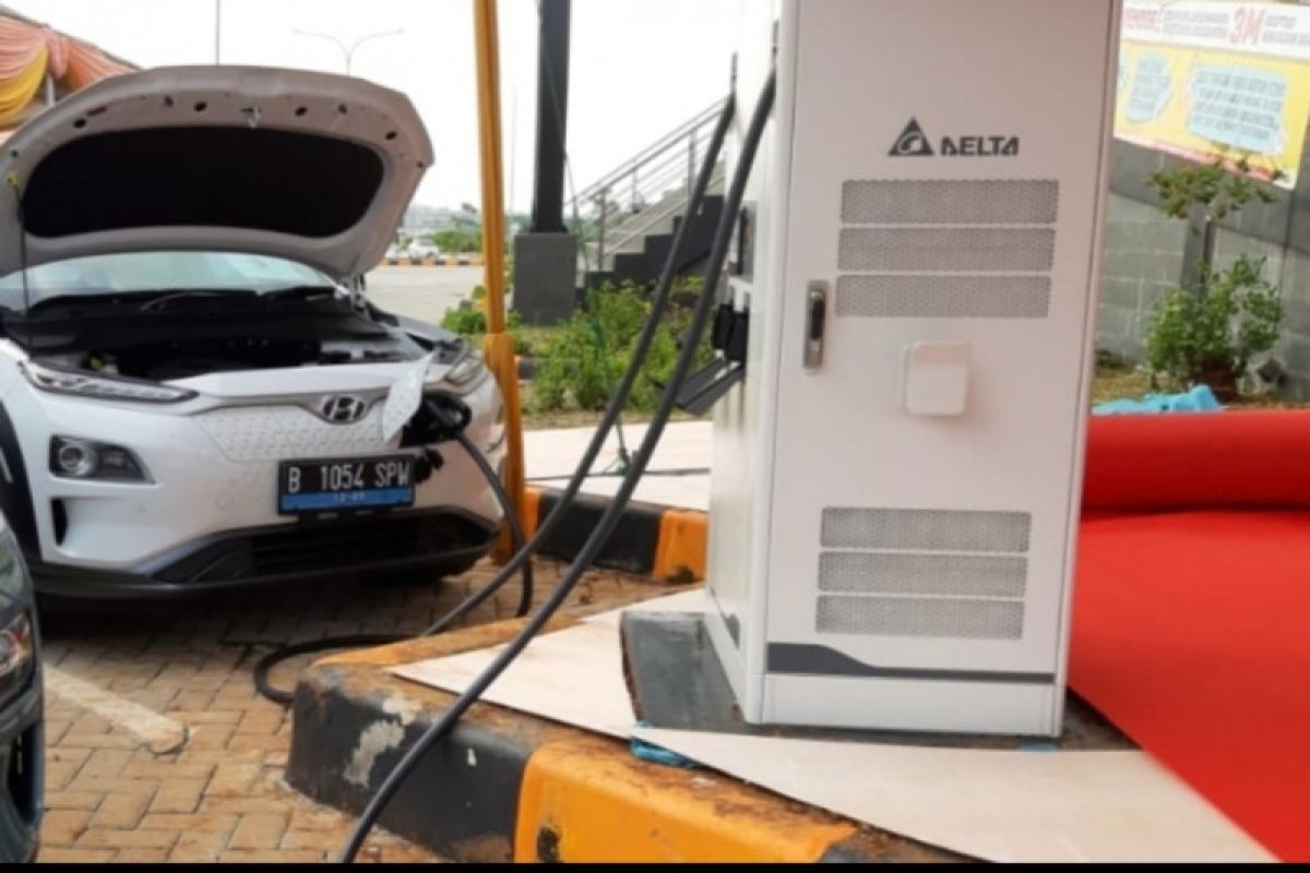 Medco pasang SPKLU untuk "charging" kendaraan listrik di SCBD