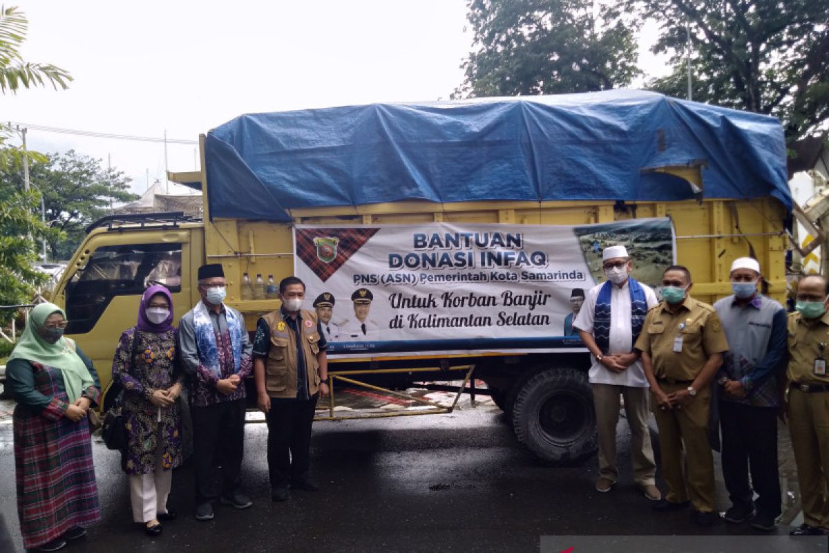 Wali Kota Samarinda antar langsung bantuan korban banjir di Kalsel