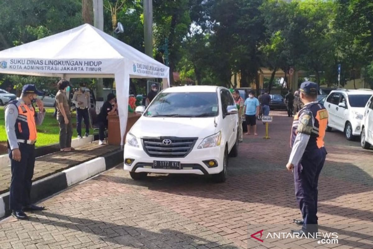 Sudin Lingkungan Hidup Jakarta Timur uji emisi 700 mobil