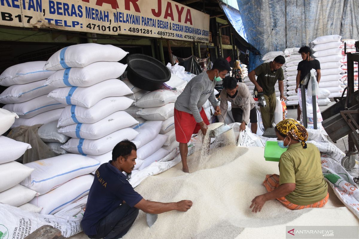 PPKM Darurat, stok beras di Pasar Induk Cipinang aman