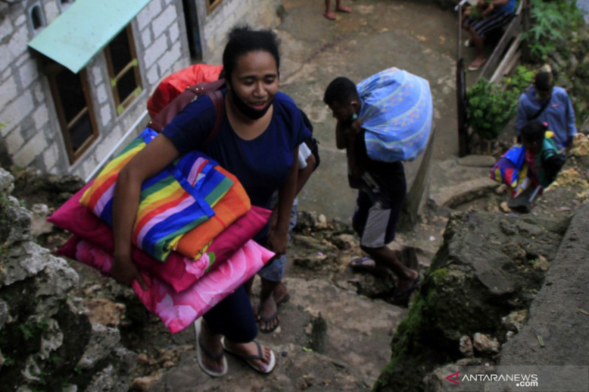 BMKG ingatkan waspadai hujan lebat disertai petir di sebagian NTT