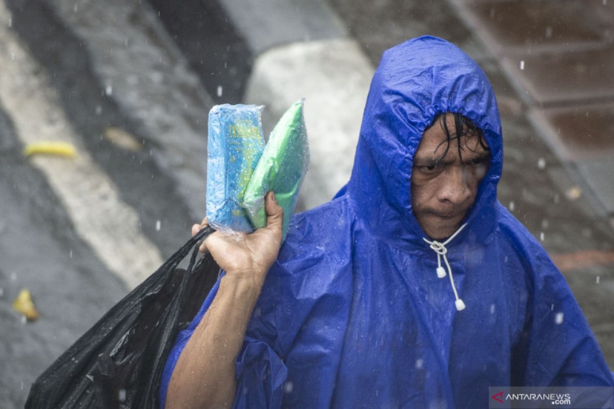 BMKG: Waspadai hujan disertai petir di Jakarta pada Rabu