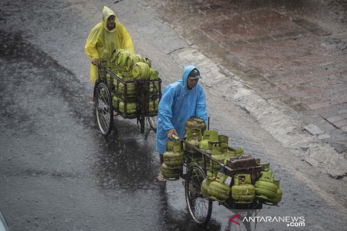 BMKG: Waspadai hujan disertai kilat dan angin di Jakarta