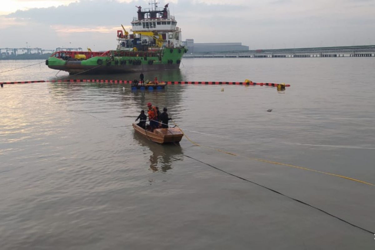 Pemilik MV Mentari Crystal diminta kebut evakuasi bangkai kapal di Terminal Teluk Lamong