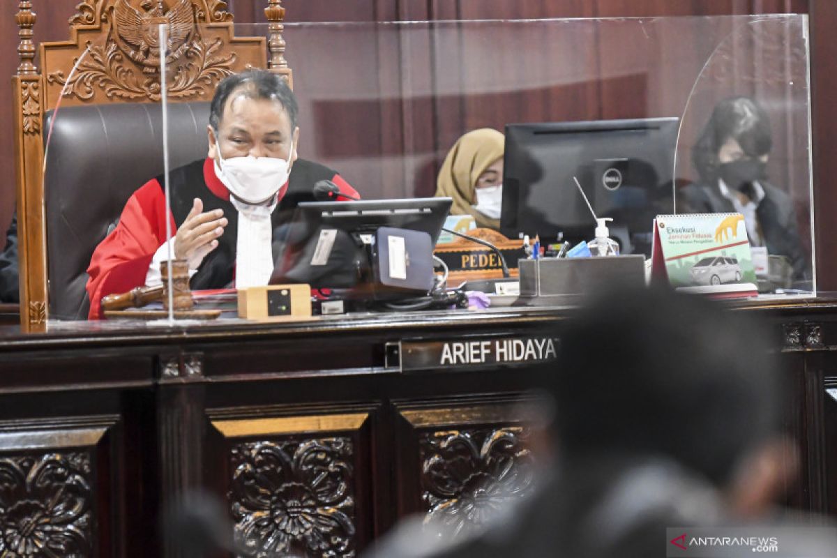 Arief Hidayat sapa teman-teman lama dalam sidang sengketa pilkada