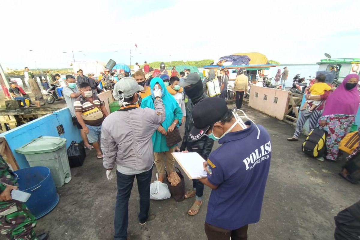 Satgas COVID-19 KKU tes antigen penumpang di Pelabuhan Teluk Batang
