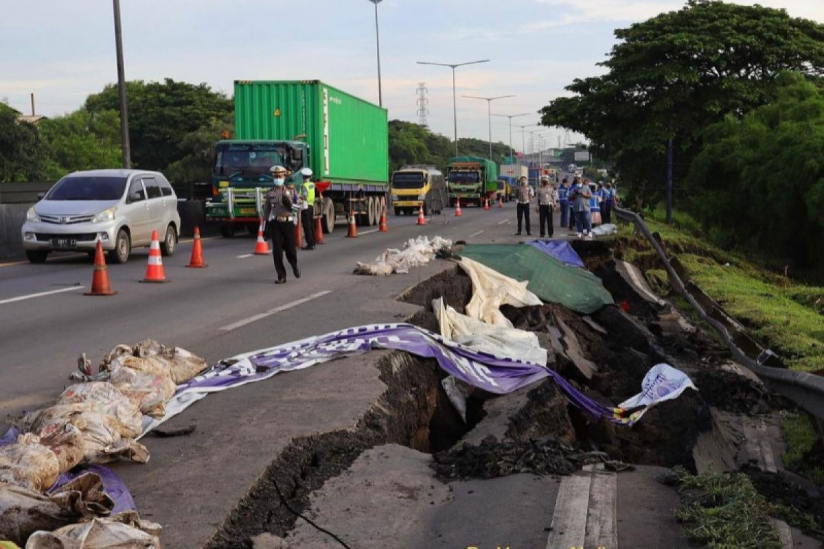 Longsor di KM 06+200 tol Surabaya-Gempol, Jasamarga lakukan rekayasa lalu lintas