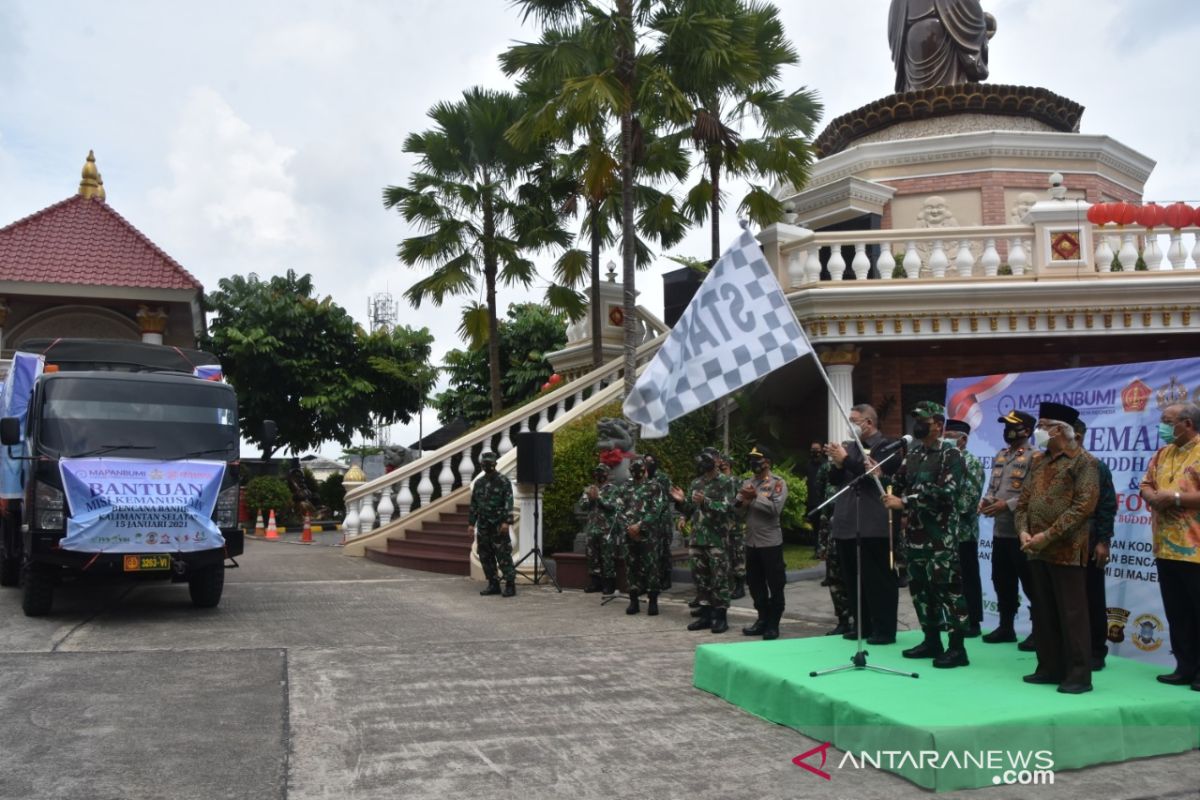 Korem 091/ASN dan Majelis Pandita Buddha Maitreya Indonesia Berangkatkan Bantuan ke Kalimantan Selatan