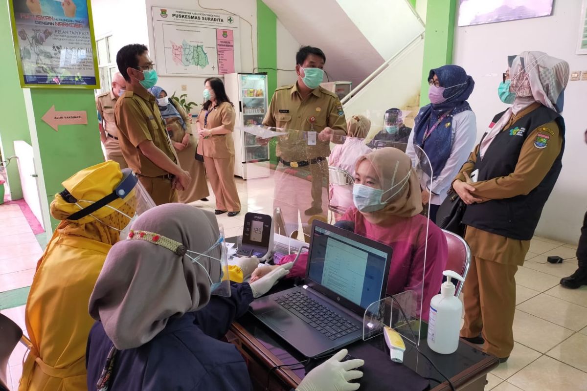 Pemkab Tangerang pantau vaksinasi tenaga medis perbatasan Jabar