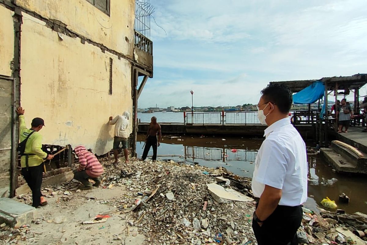 Pemkot Pontianak bongkar ruko masuk garis sepadan Sungai Kapuas