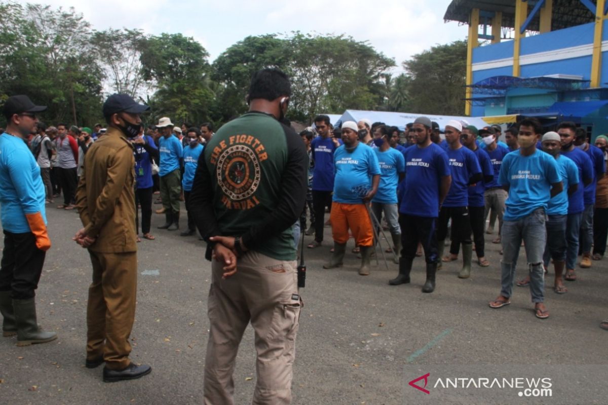 Gabungan relawan Anwaha HST, Tabalong dan Balangan bersihkan sampah di Barabai