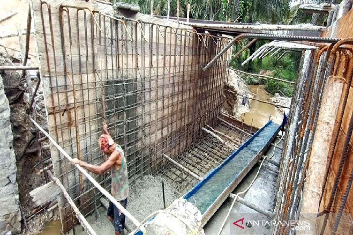 Jalan dan gorong-gorong Trinsing  sedang diperbaiki