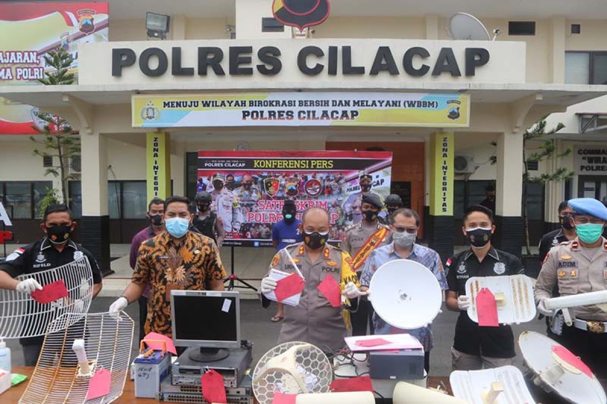 Pendistribusian "bandwidth" internet ilegal di Cilacap dibongkar