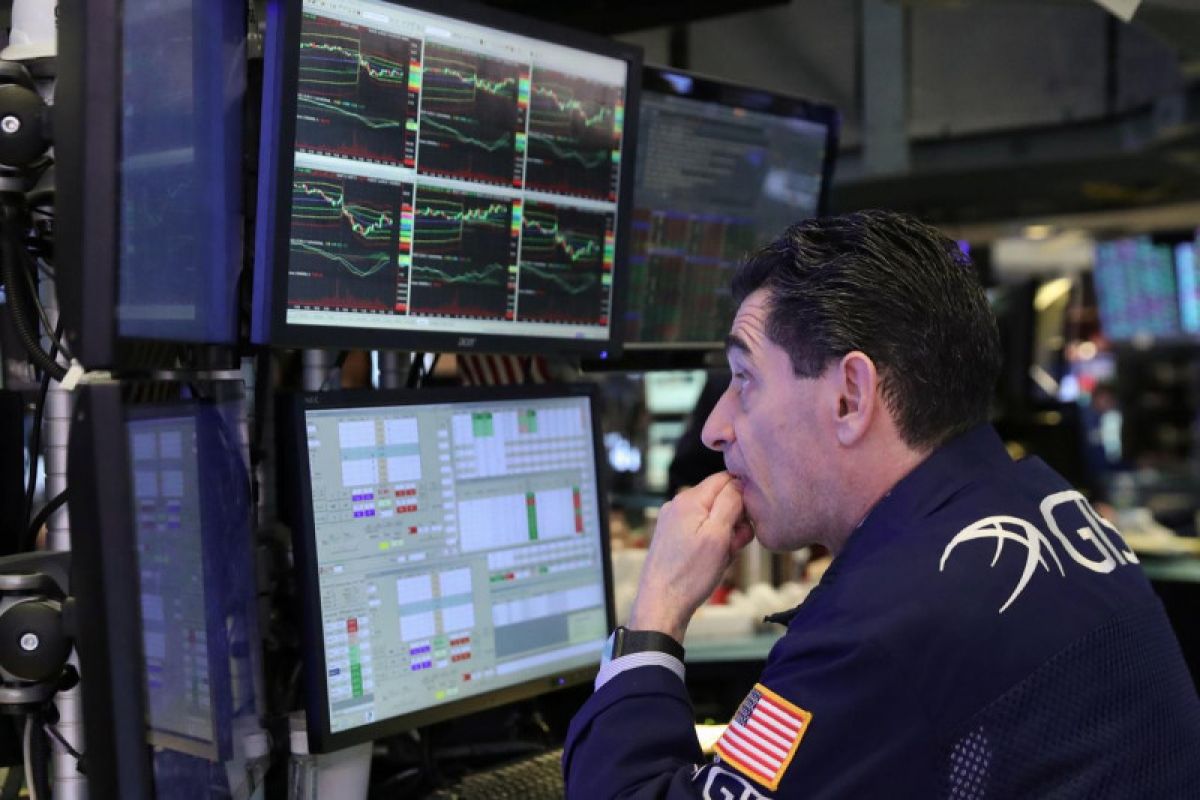 Wall St terperosok setelah pernyataan Fed, Dow anjlok di atas 600 poin