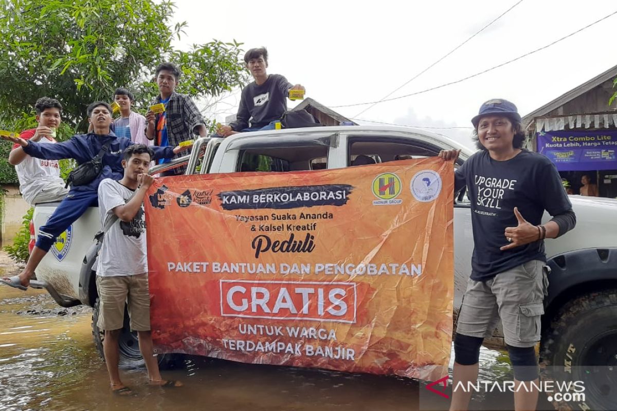 Kalsel Kreatif Forum berkolaborasi  menyalurkan bantuan korban Banjir