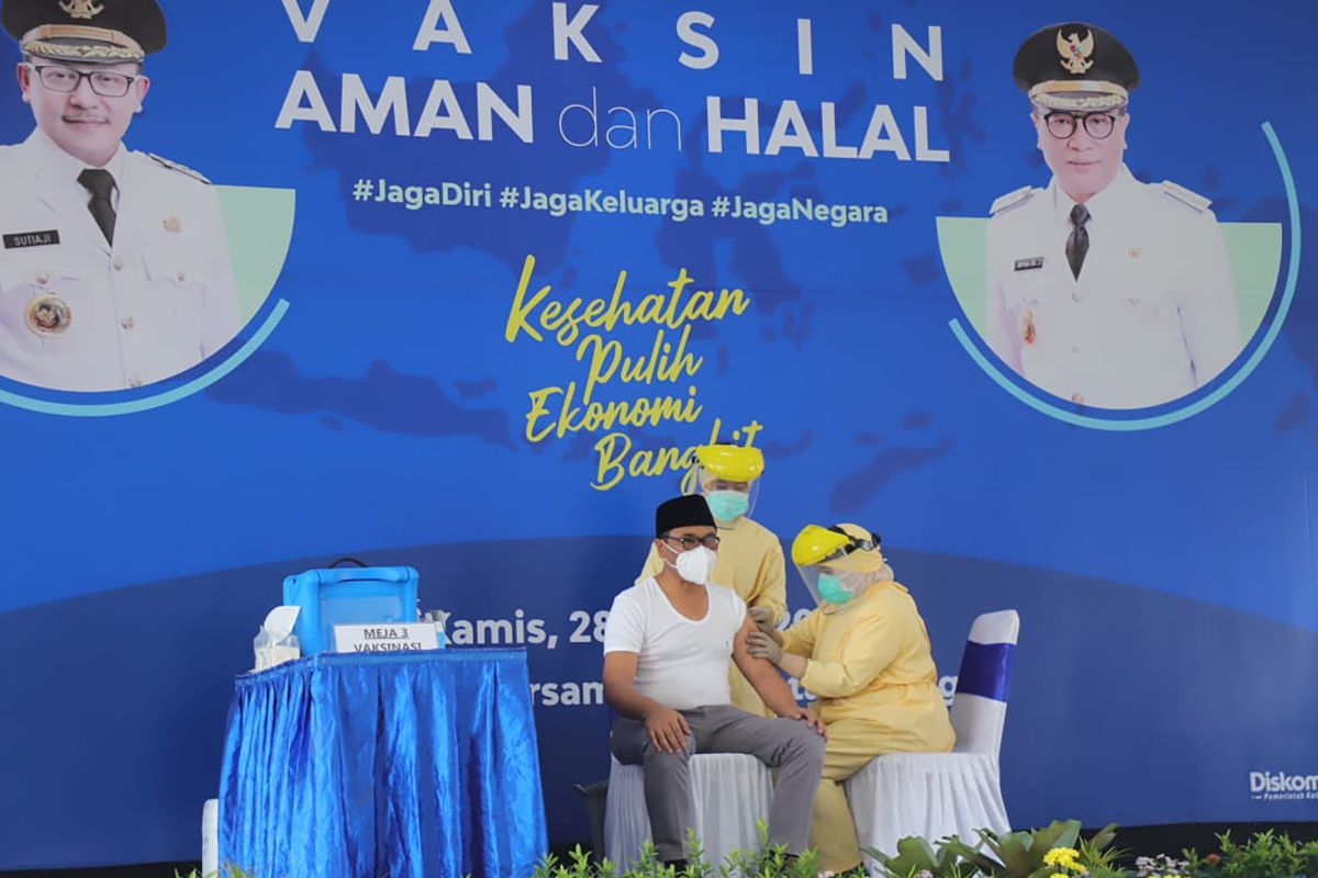 Sebanyak 11 tokoh di Kota Malang  jalani vaksinasi COVID-19