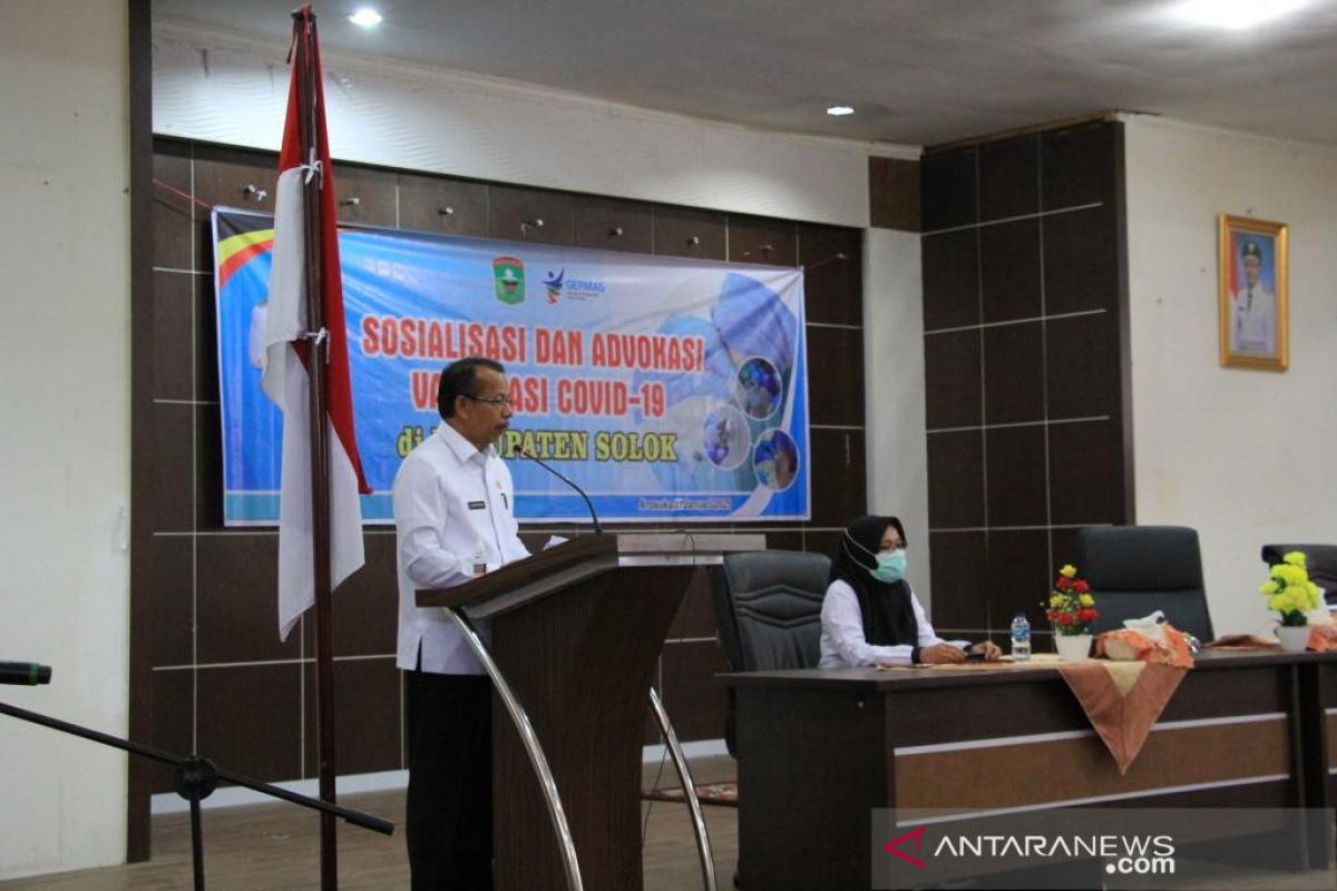 Pemberian vaksin tahap pertama di Kabupaten Solok awal Februari 2021