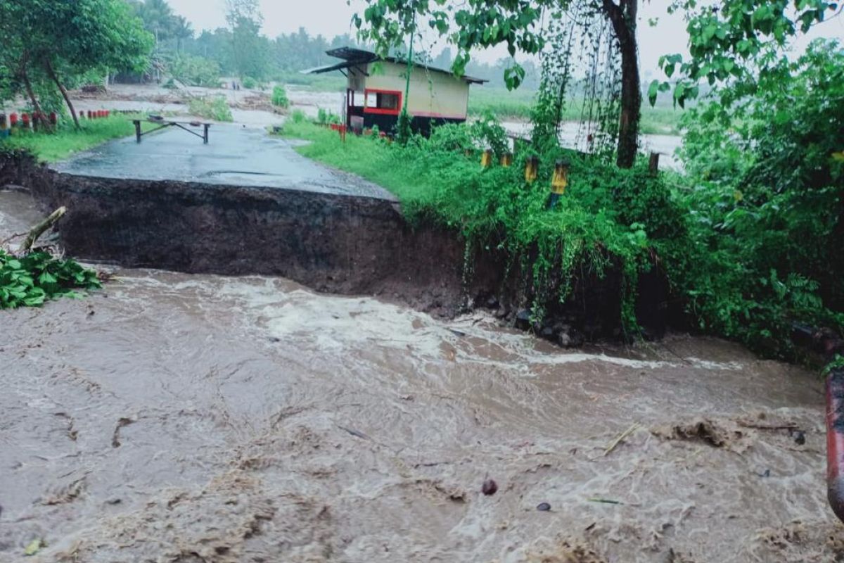 Wamen PUPR berkunjung ke Halut tinjau kondisi infrastruktur setelah banjir