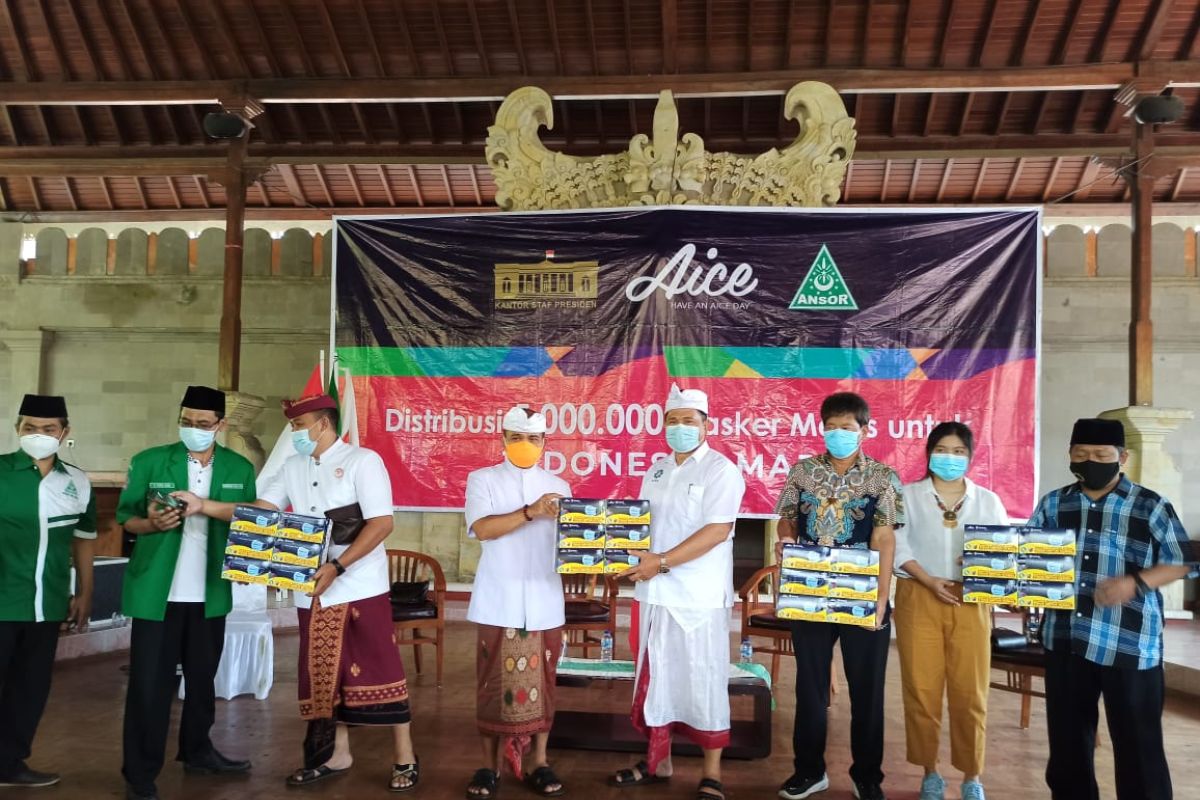 GP Ansor-Aice-KSP bagikan masker medis gratis di Bali