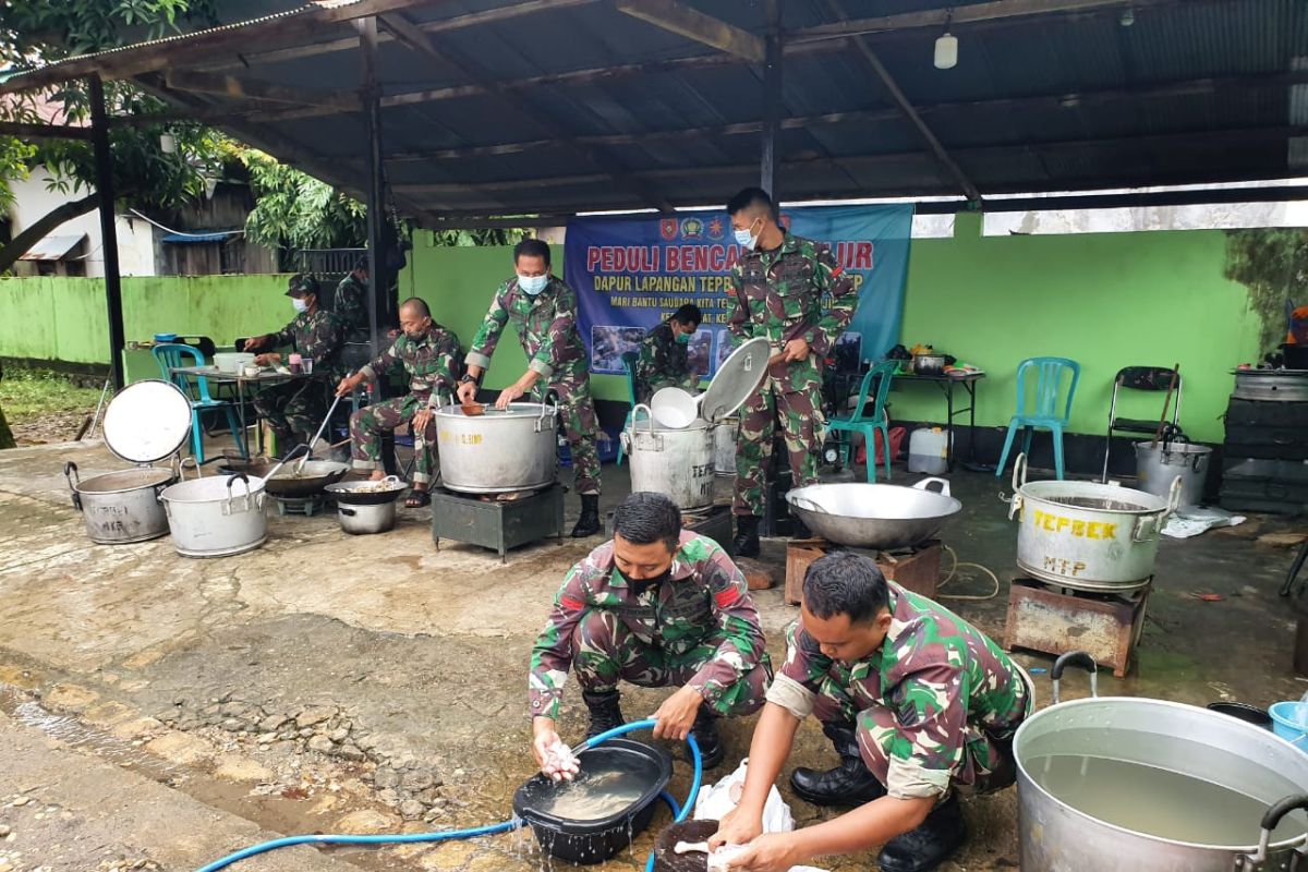 Dapur lapangan TNI AD sajikan 3.000 nasi bungkus bagi korban banjir