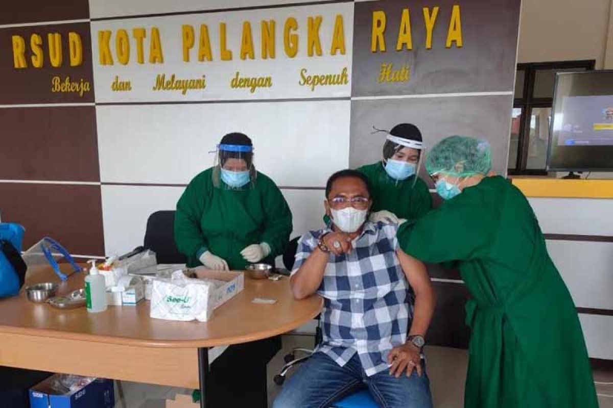 Tubuh tetap stabil, Ketua DPRD Palangka Raya jalani vaksin tahap dua